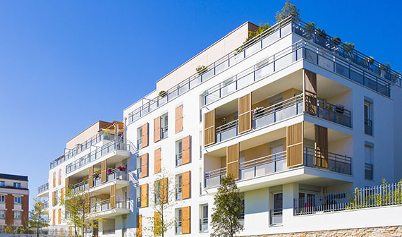 Résidentiels collectifs : la dérogation à 57.5 kwep/m².an maintenue ?